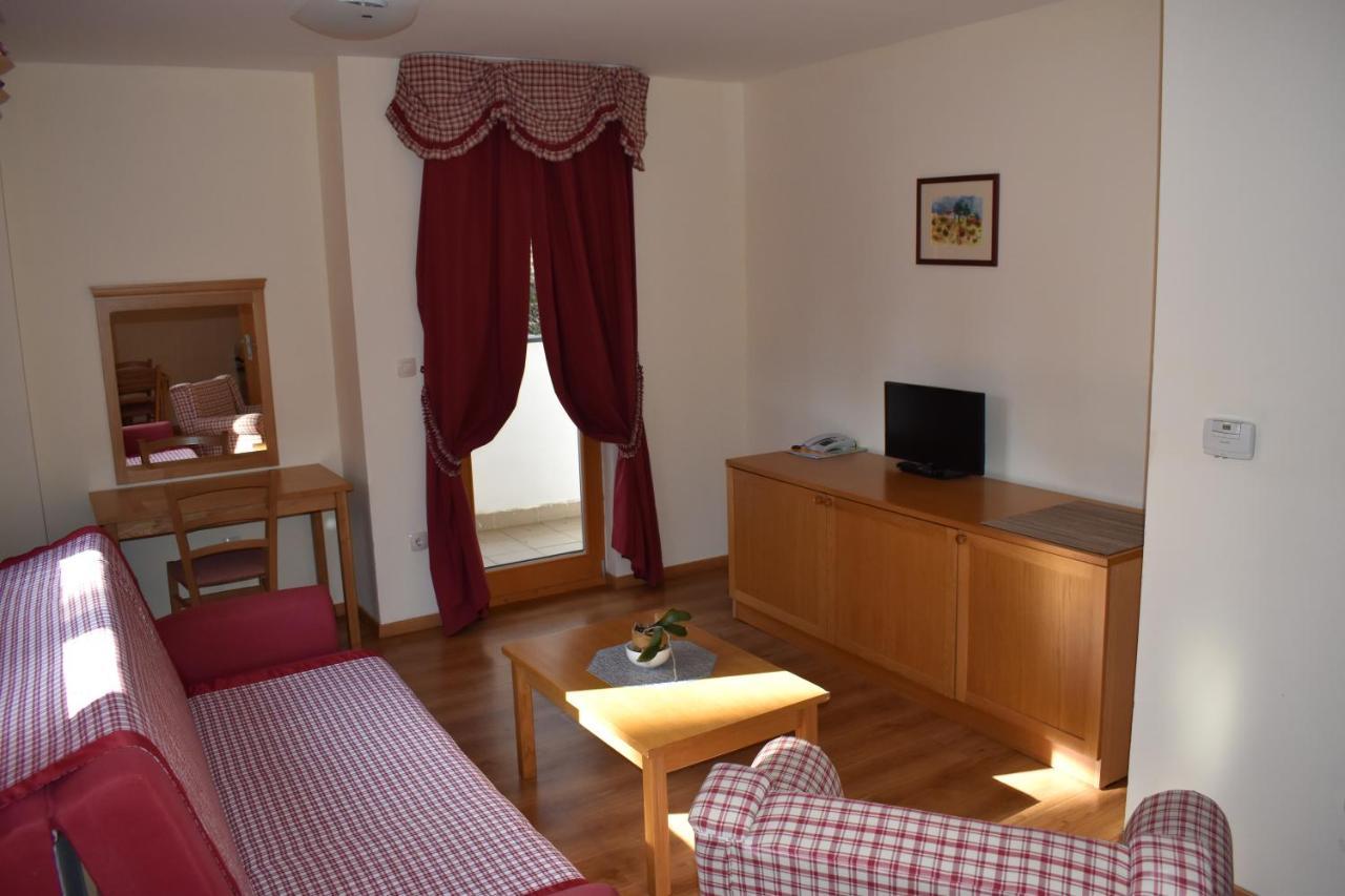 Snjezna Kraljica 4*