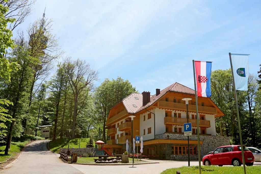 Snjezna Kraljica 4*